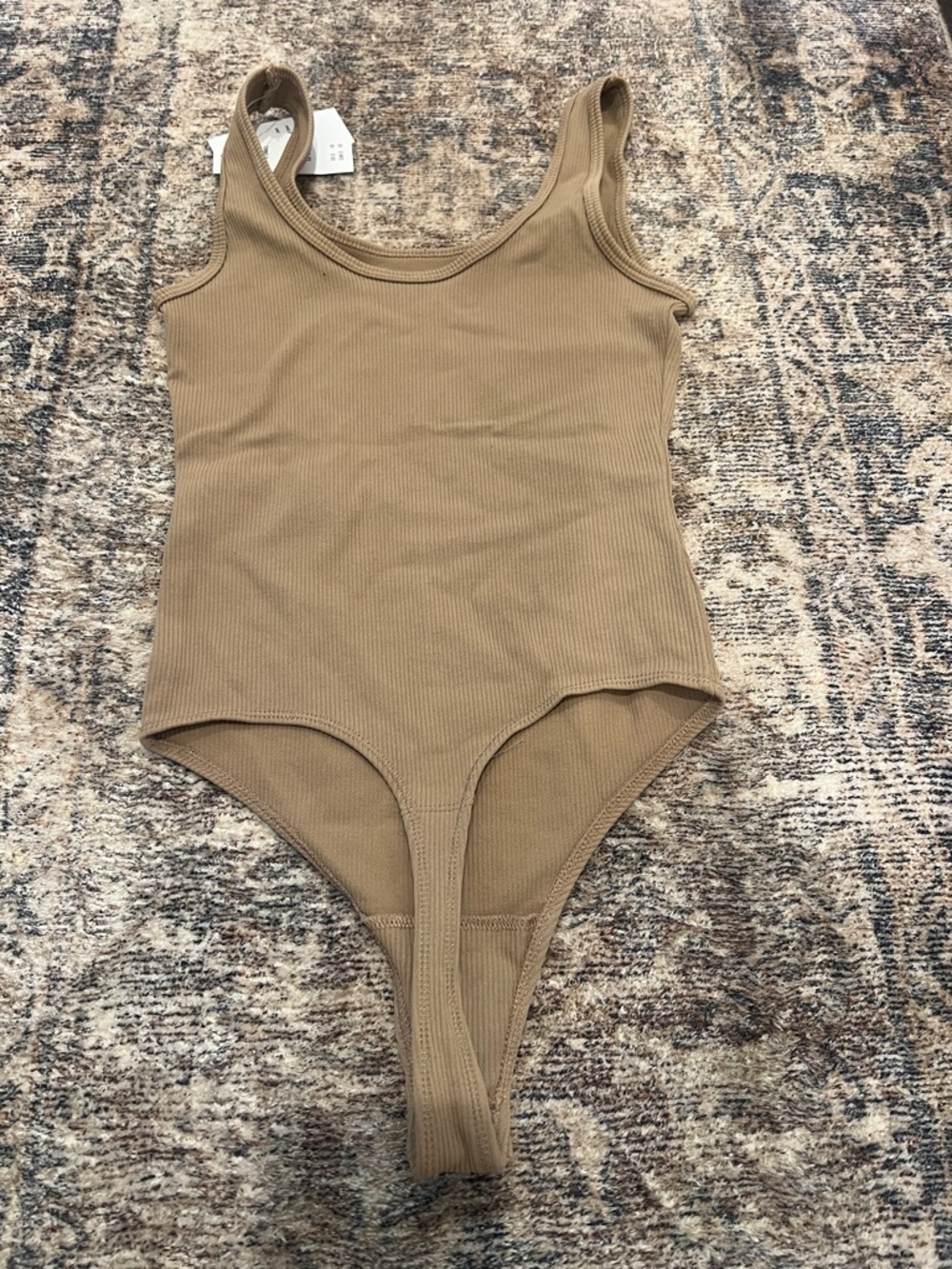 NWT Abercrombie & Fitch Ribbed Scoop-Neck Bodysuit in Beige - Picture 7 of 7